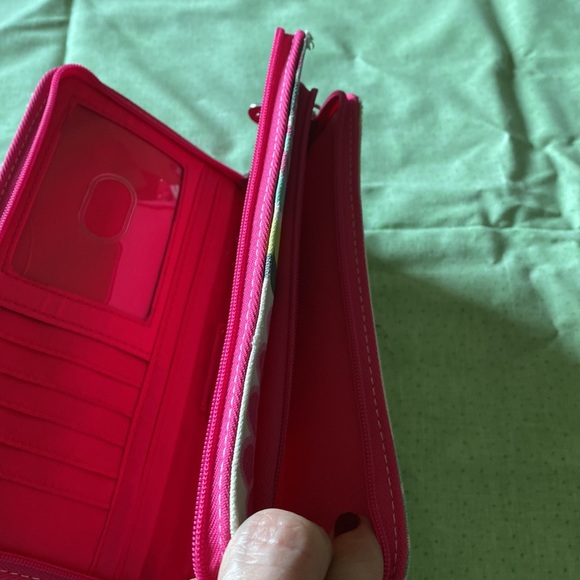 ThirtyOne Wallet has a hook you could add a wristlet strap - Picture 3 of 8